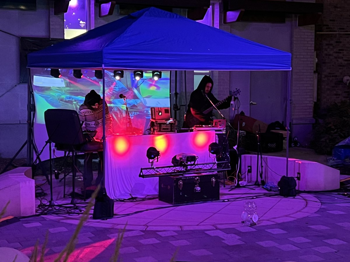 WiSciFest's tweet photo. It’s a great night for live music from Elements at #ScienceOnTheSquare. #WiSciFest https://t.co/NVGlpbdstJ