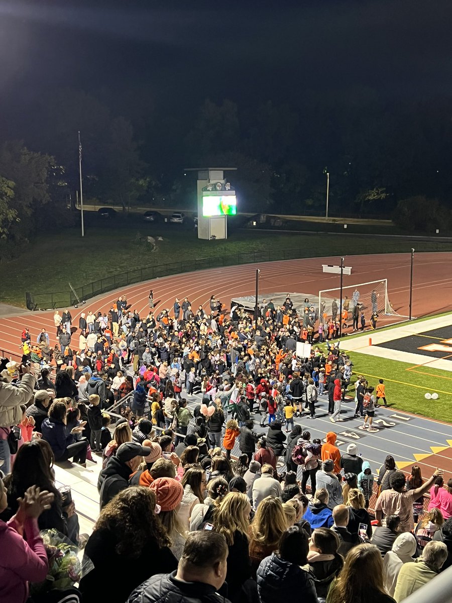 Michelle21576's tweet photo. WPHS homecoming game! Elementary schools showing support! #WPproud @MAS_WP @MsSniffenMAS https://t.co/zgu5OQQUTa