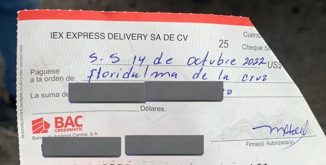 LaMaraDice's tweet photo. Ayúdenme a encontrar a la dueña de este cheque. Por favor RT. 

Cheque a nombre de Floridalma de la Cruz. https://t.co/1kouaNKjeU