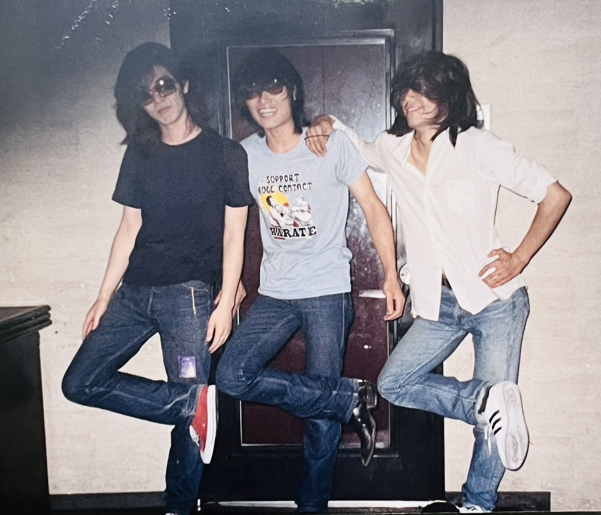 ma_thunder's tweet photo. 1998/8月下北沢QUEにて
フィンガー4結成した記憶
久しぶりのキングとの対バンは超楽しみで気合が入ります！2022/10/22梅田NOONで逢おう！
#キングブラザーズ #KINGBROTHERS #RadioKarthy #ロック市ロック座　#Thunderroads https://t.co/6z7iJLXzIf