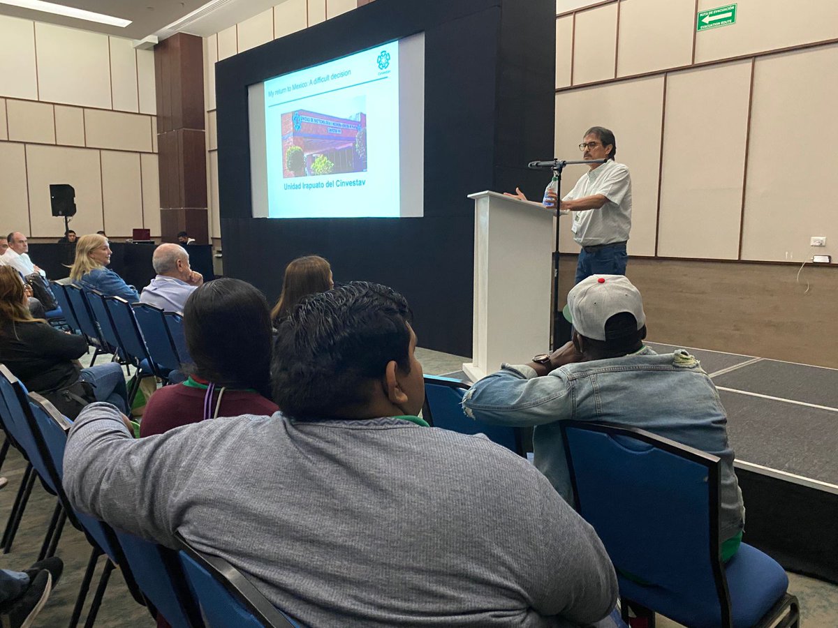 RedBioOficial's tweet photo. #Conferencia del Dr. Luis Rafael Herrera Estrella: "Ejemplos de ingeniería genética para el mejoramiento de las plantas" 

#REDBIO2022 #RedBio #Congreso https://t.co/u4pIXOZWwY