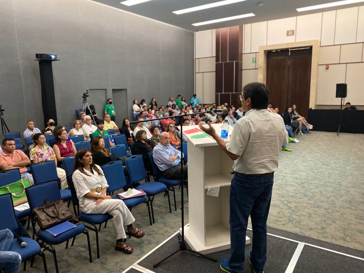 RedBioOficial's tweet photo. #Conferencia del Dr. Luis Rafael Herrera Estrella: "Ejemplos de ingeniería genética para el mejoramiento de las plantas" 

#REDBIO2022 #RedBio #Congreso https://t.co/u4pIXOZWwY