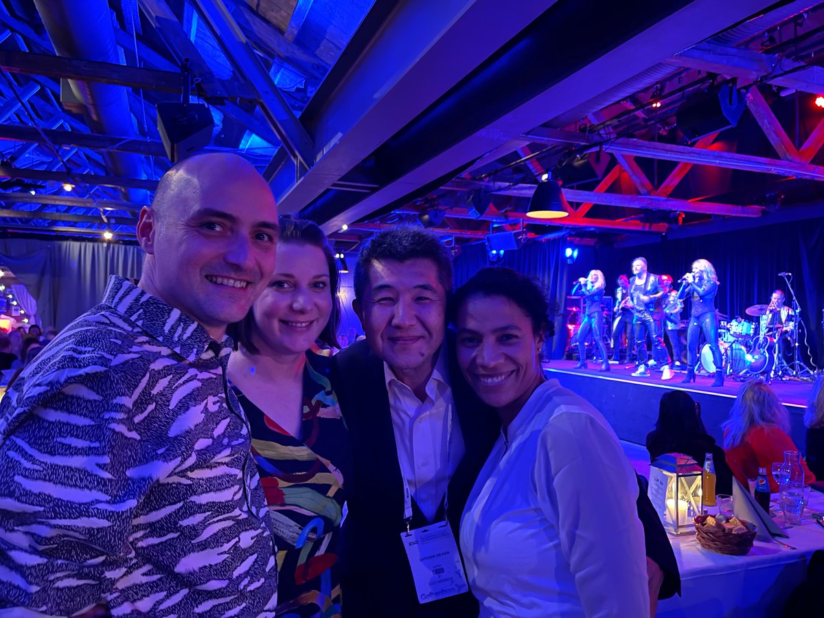 #ESID2022 reunion (on ABBA tunes) for half the original “NY mycobacteria group” @casanova_lab with @vanessabryantoz, @SatoshiOkada3 and @BogunovicLab 🤩 -and amazing science by each of them! 

(missing @prandocarolina, @XiaofeiKong1, @Marce_MoncadaV and of course @BoissonDupuis)