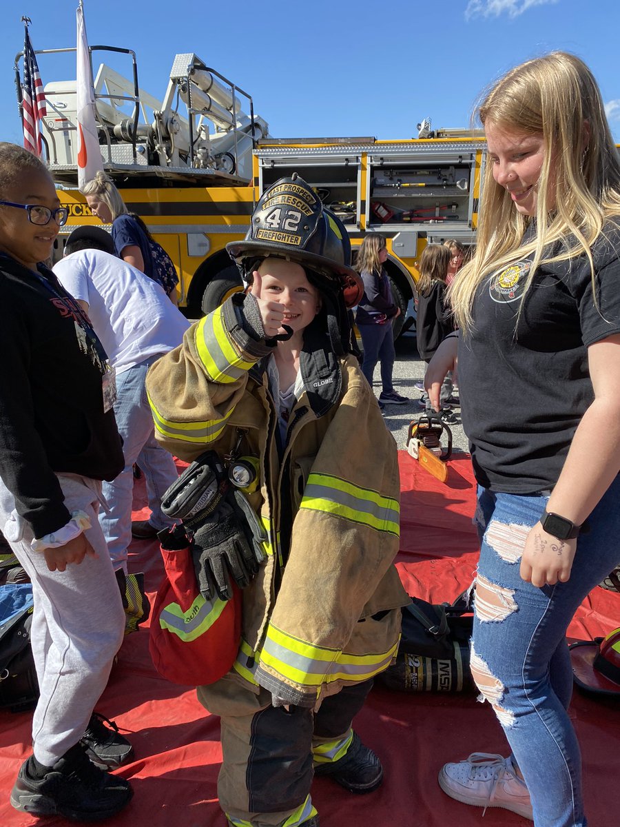 Canadochly Elementary tweet media