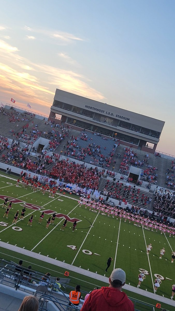 trekker21's tweet photo. It's Friday Night in Texas!! We're rooting for #63 and The Colony Cougars!!!
#Sportsball #TCHS #Cougars #TCHSCougars #63WilliamWallis https://t.co/Ypq9Ral0oH