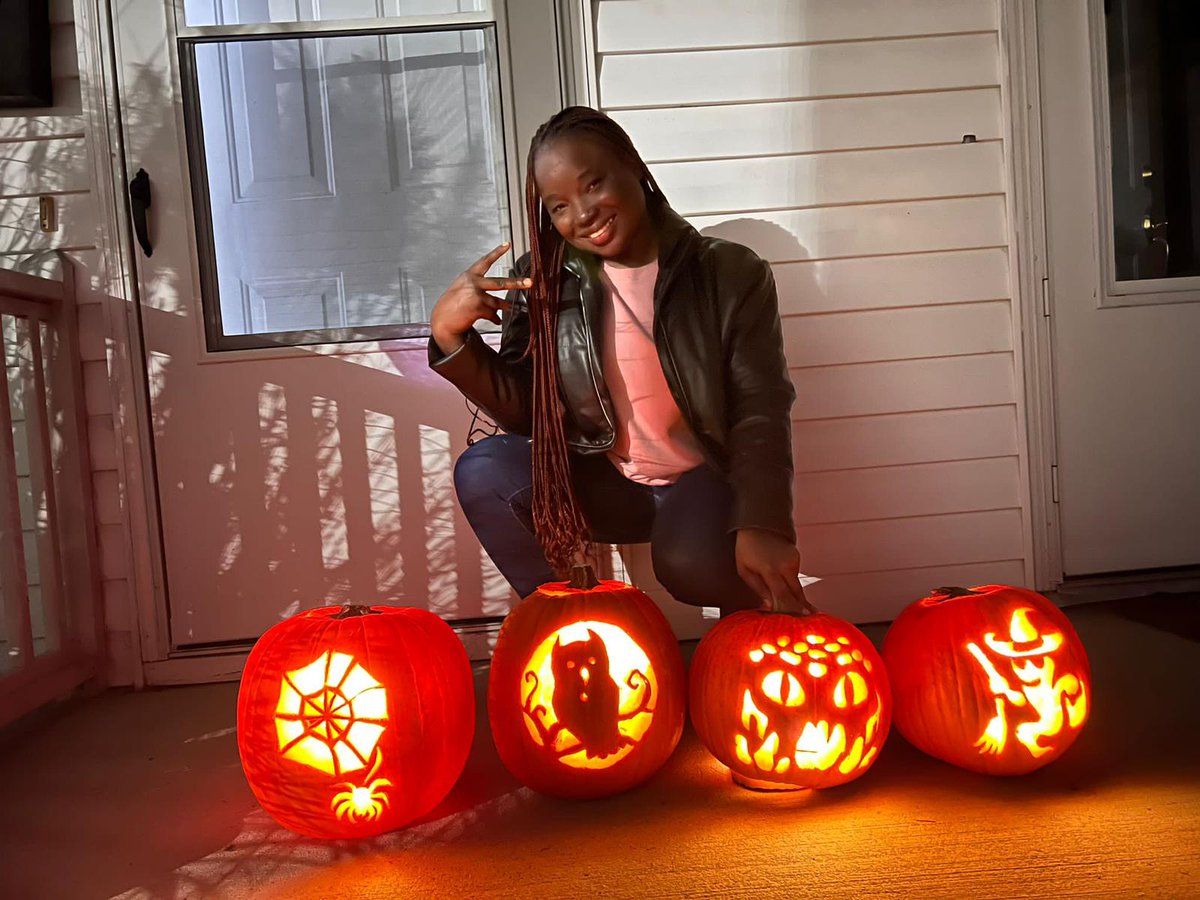 The1_MsMc's tweet photo. Thank you @JulianFV90 for such an amazing experience. I really had fun. Carving pumpkins 🎃 with my Local Advisor. 
@ParticipateLrng 
#UnitingOurWorld https://t.co/hGJfonhmd0