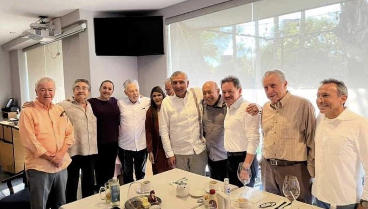 “No somos iguales, somos los mismos”. 
#AsiHabloPejetustra 
En #Sinaloa la pdta de <a href="/PartidoMorenaMx/">Morena</a> <a href="/MeraryVillegas/">Merary Villegas</a> se reúne con impresentables exgobernadores y ex funcionarios del PRI amigos y ex patrones de <a href="/rochamoya_/">Rubén Rocha Moya</a> para impulsar a <a href="/adan_augusto/">Adán Augusto López H</a>. <a href="/ferbelaunzaran/">Fernando Belaunzarán</a>