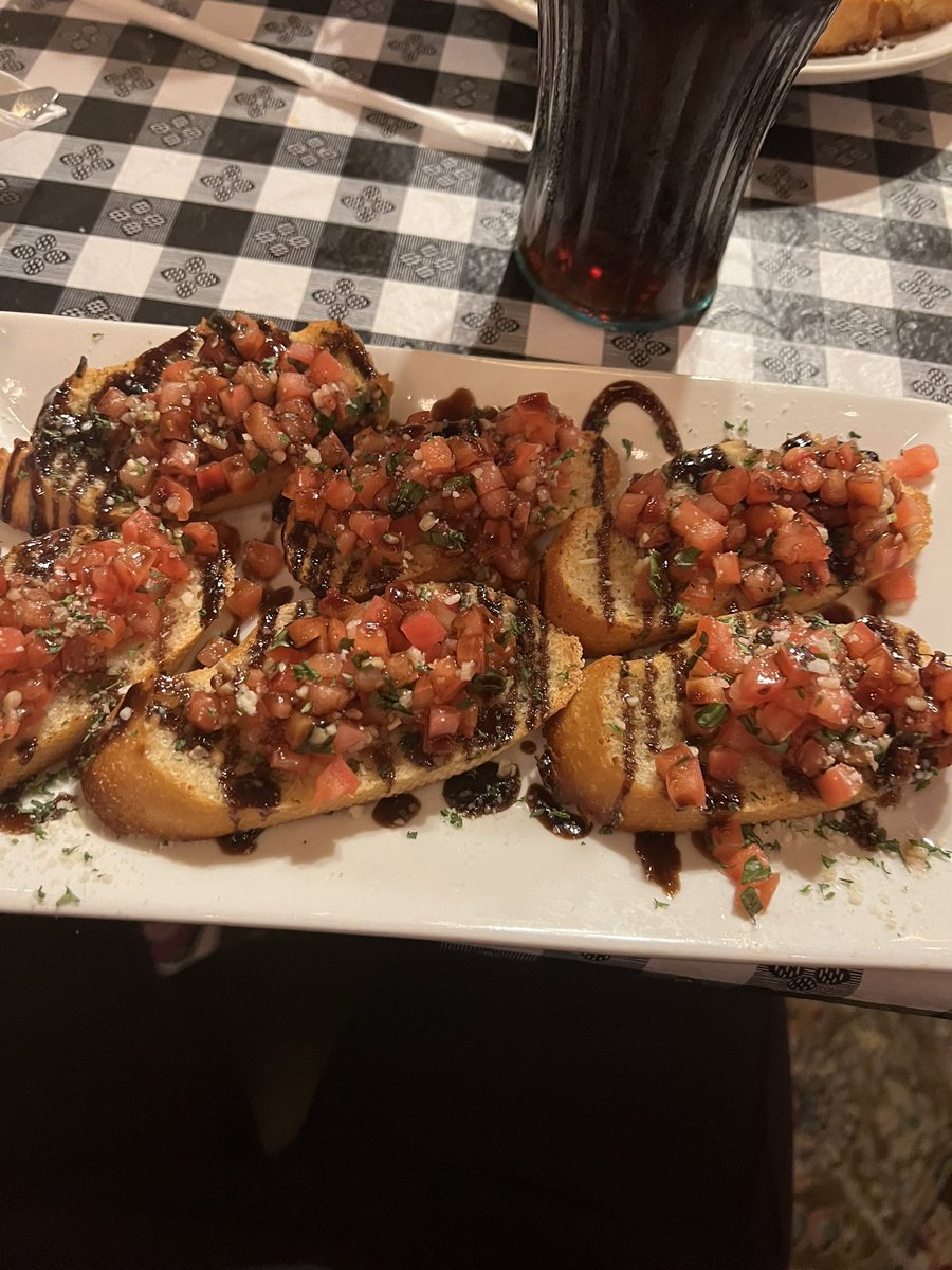 emmagoldbergg_'s tweet photo. Another big weekend in #Syracuse here at spaghetti warehouse!! Some of the best bruschetta I’ve had recently! #bruschetta #spaghettiwarehouse https://t.co/spHvIqqJes