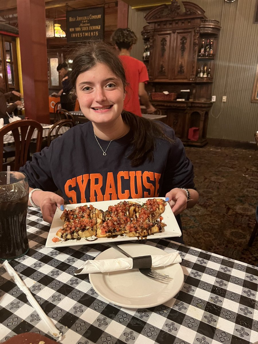 emmagoldbergg_'s tweet photo. Another big weekend in #Syracuse here at spaghetti warehouse!! Some of the best bruschetta I’ve had recently! #bruschetta #spaghettiwarehouse https://t.co/spHvIqqJes