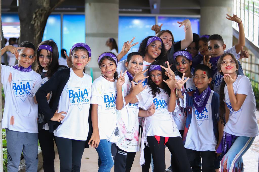 manueldiazcol's tweet photo. Espectacular el cierre del programa #BailaLaGente los  jóvenes participantes de los diferentes municipios demostraron todo su talento y lo mejor en Sana Convivencia. #CreamosConvivencia @Vive_Bailand0 https://t.co/scLOUmi4nG