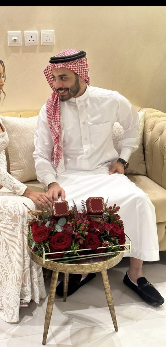 rando17_'s tweet photo. قدام الناس أنا وانته بقينا لبعض الليله خلاص💍❤️ https://t.co/oWmWMiIhBx