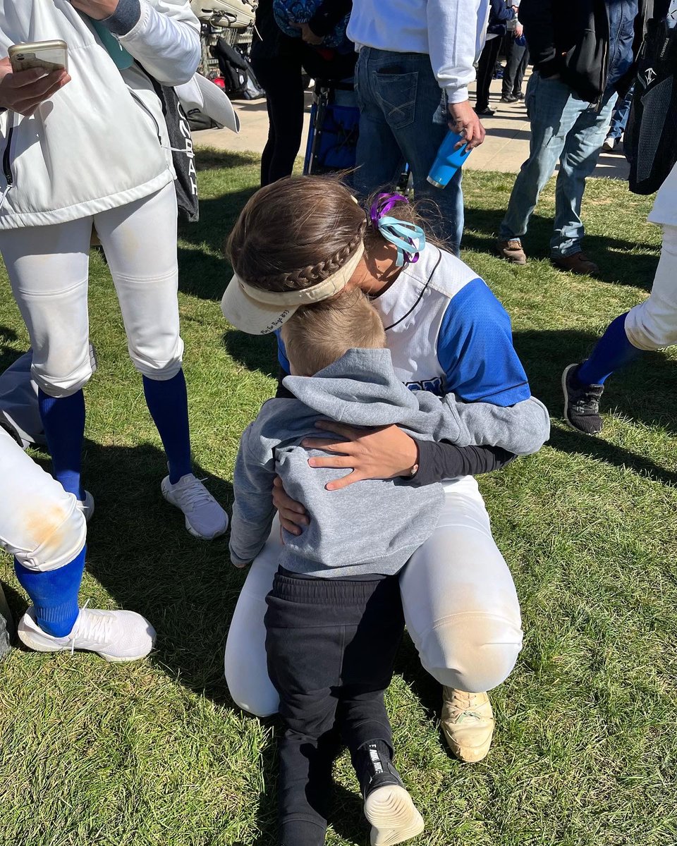 Abi_Paige07's tweet photo. Thank you for the endless memories @Badger_Softball You’ve taught me that this sport is so much more than a game, it’s the community, family, and laughs that I will forever remember. #7 signing out 💙🤍 https://t.co/Qbqt8EURch