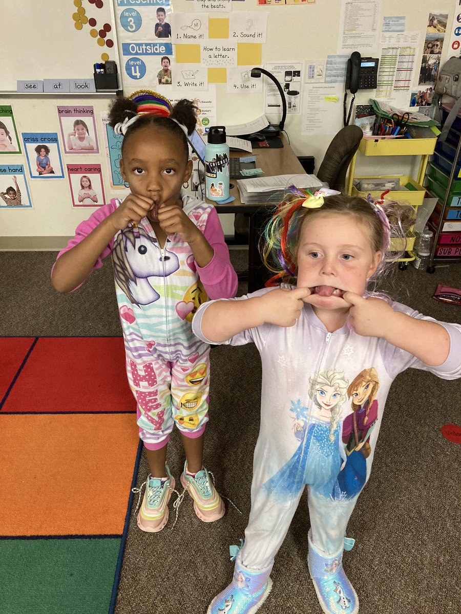 MsLKoenning's tweet photo. ⭐️Fun Friday⭐️ Reader from @ReedyLions, built with skeleton bones in library, and silly faces for crazy hair/pajama day!! https://t.co/vTQah6kRpm