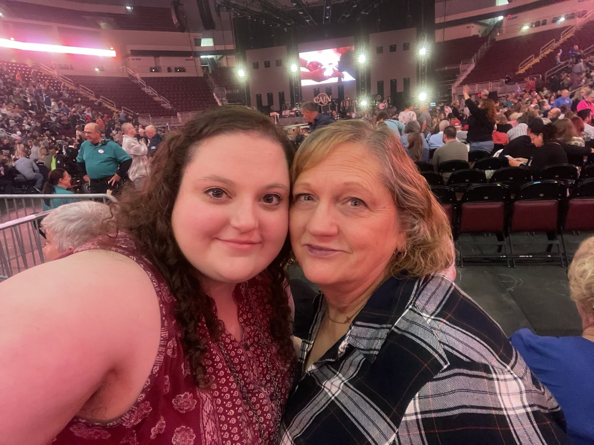 NikkiW8's tweet photo. So excited to be seeing @Annewilsonmusic @CAINTHEBAND and @castingcrowns at the Giant Center in Hershey, PA! https://t.co/D7EJ0tQB0p