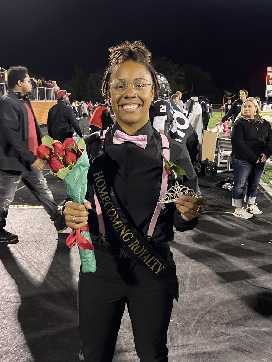 Our homecoming queen!  Congratulations ⁦<a href="/GoldenImari/">Imari Golden</a>⁩ 👑