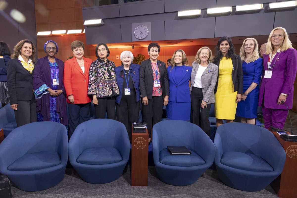 IMFSpokesperson's tweet photo. This was a powerful #IMFmeetings – 190 countries came together to discuss solutions to multiple global crises. I have seen the #IMFmeetings change over the last 16 years. It is now more open &amp; inclusive. https://t.co/LtAeLXDsBV