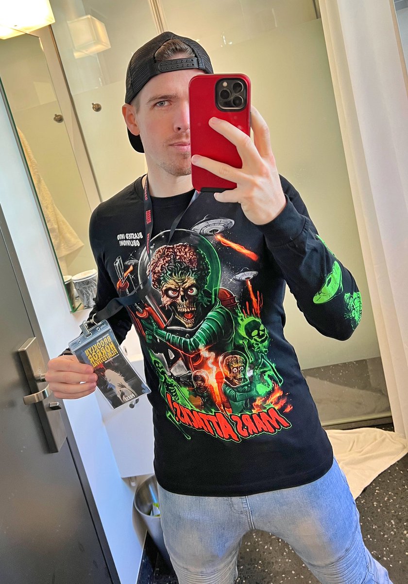 DoNatoBomb's tweet photo. Repping @CAVITYCOLORS at @BrooklynHorror to see THE WEIRD KIDZ! #AckAckAck https://t.co/qz48zqhnPe