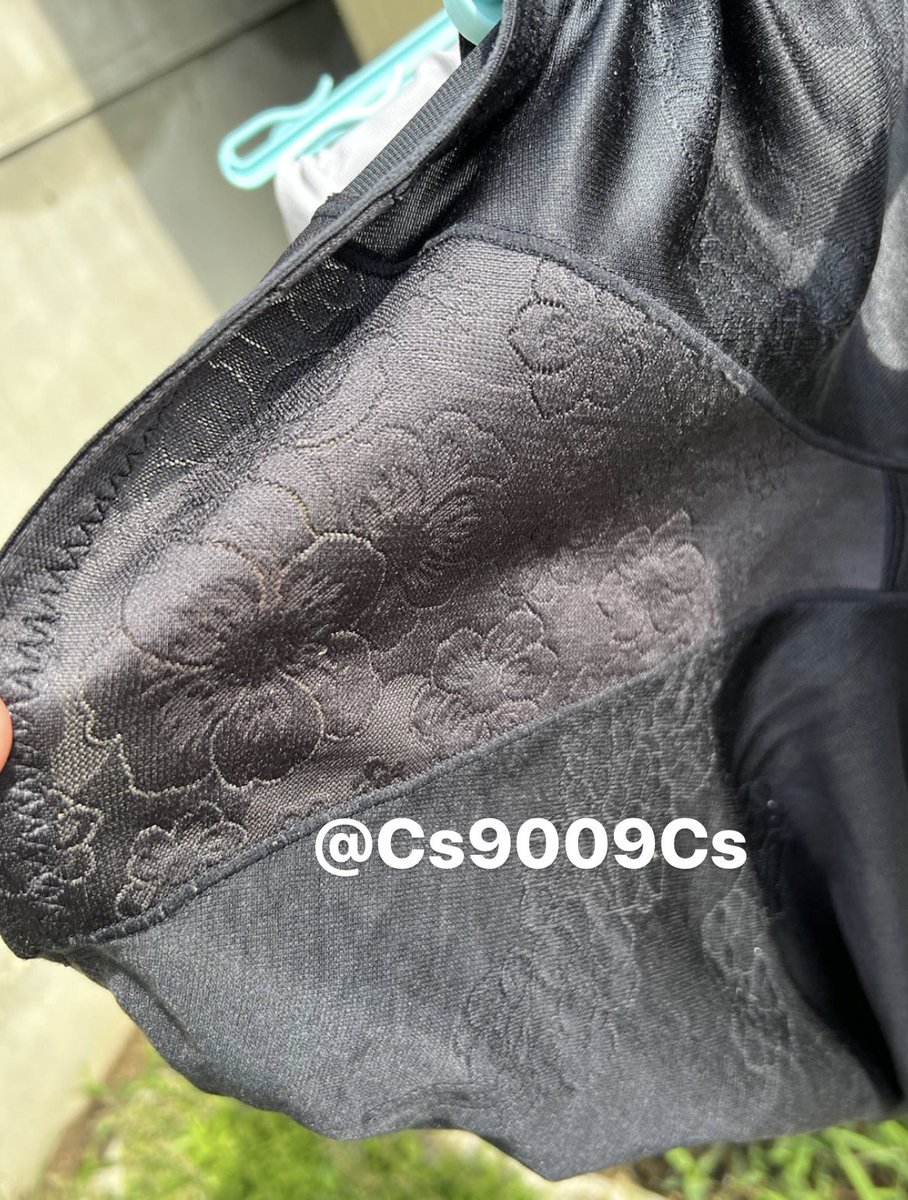 Cs9009Cs's tweet photo. 後輩のお母さんのガードル
50歳にしてめちゃくちゃ美人で
色気、イヤらしさムンムンの社長夫人

#素人 #人妻 #社長夫人 #下着 #ガードル
#洗濯物 #外干し #五十路 #熟女 #セレブ妻 https://t.co/D3PjbMccIR