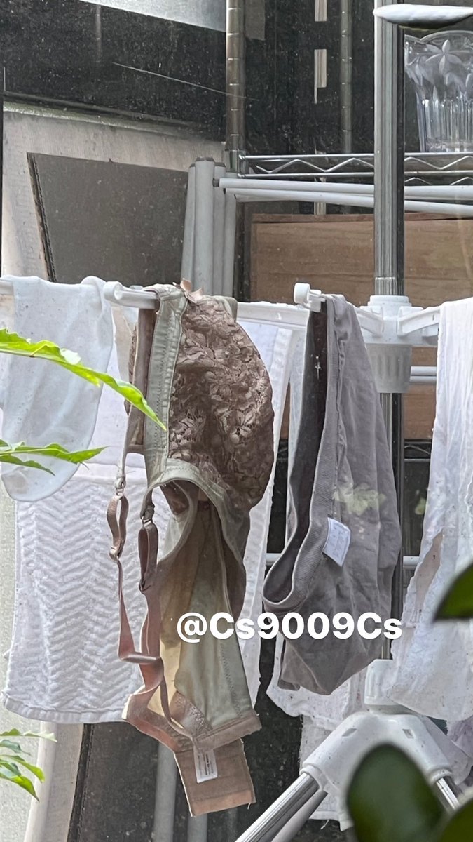 Cs9009Cs's tweet photo. 豊満ムチムチのイヤらしい顔���体した
近所の子供無し五十路人妻奥さんの
ブラジャー

#素人 #人妻 #奥さん #豊満 #ムチムチ
#五十路 #下着 #ブラ #ブラジャー https://t.co/ESNS5jWnY4