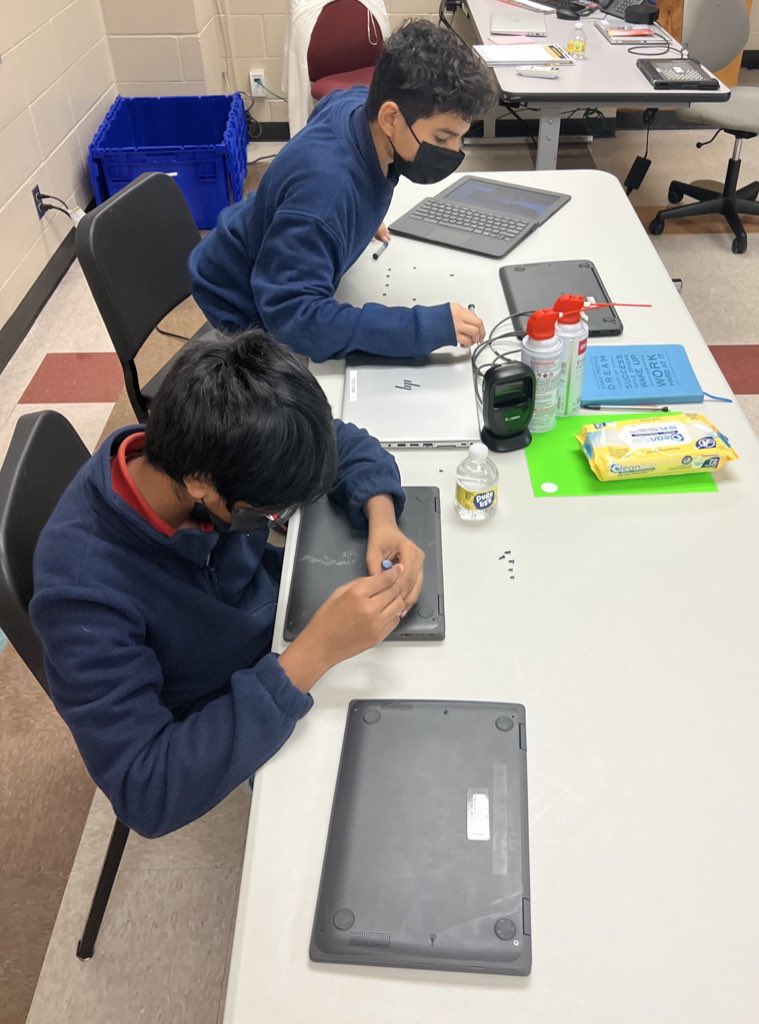 JeshawnR's tweet photo. I'm so excited to announce that week 1 with our @The_Rice_School Student Tech Team was amazing! 🤩 The 6th-8th grade members were in training with the UDT learning the fundamental principles of computer repair using @HISDPowerUp  Chromebooks 💻  #STEM #HISDPowerUp https://t.co/jBdfNAahrL