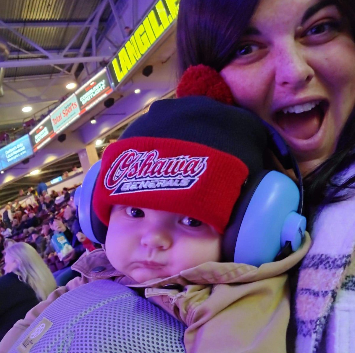 LeeMcConnell13's tweet photo. Watching his cousin @TorranceLuke at his first hockey game! @Oshawa_Generals https://t.co/UqOnPfhZXg
