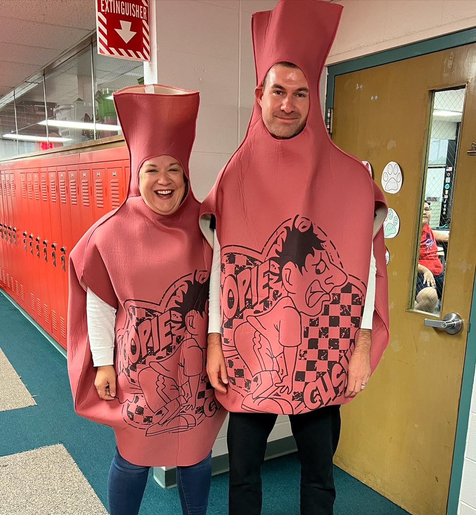 csmswildcats's tweet photo. Sandburg PINK OUT 2022!! #wildcatpride #oneofus #proudtobe15 #weliketohavefun 💕❤️🖤🐾 https://t.co/bJzRJmapJq