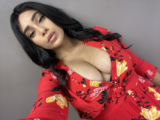 And I&rsquo;m outta jail y&rsquo;all !!! Just in time to give off these hot #milf #Giantess vibes https://t.co/6<a href="/tag/giantess"class="tags"><span>#giantess</span></a><a href="/tag/milf"class="tags"><span>#milf</span></a>