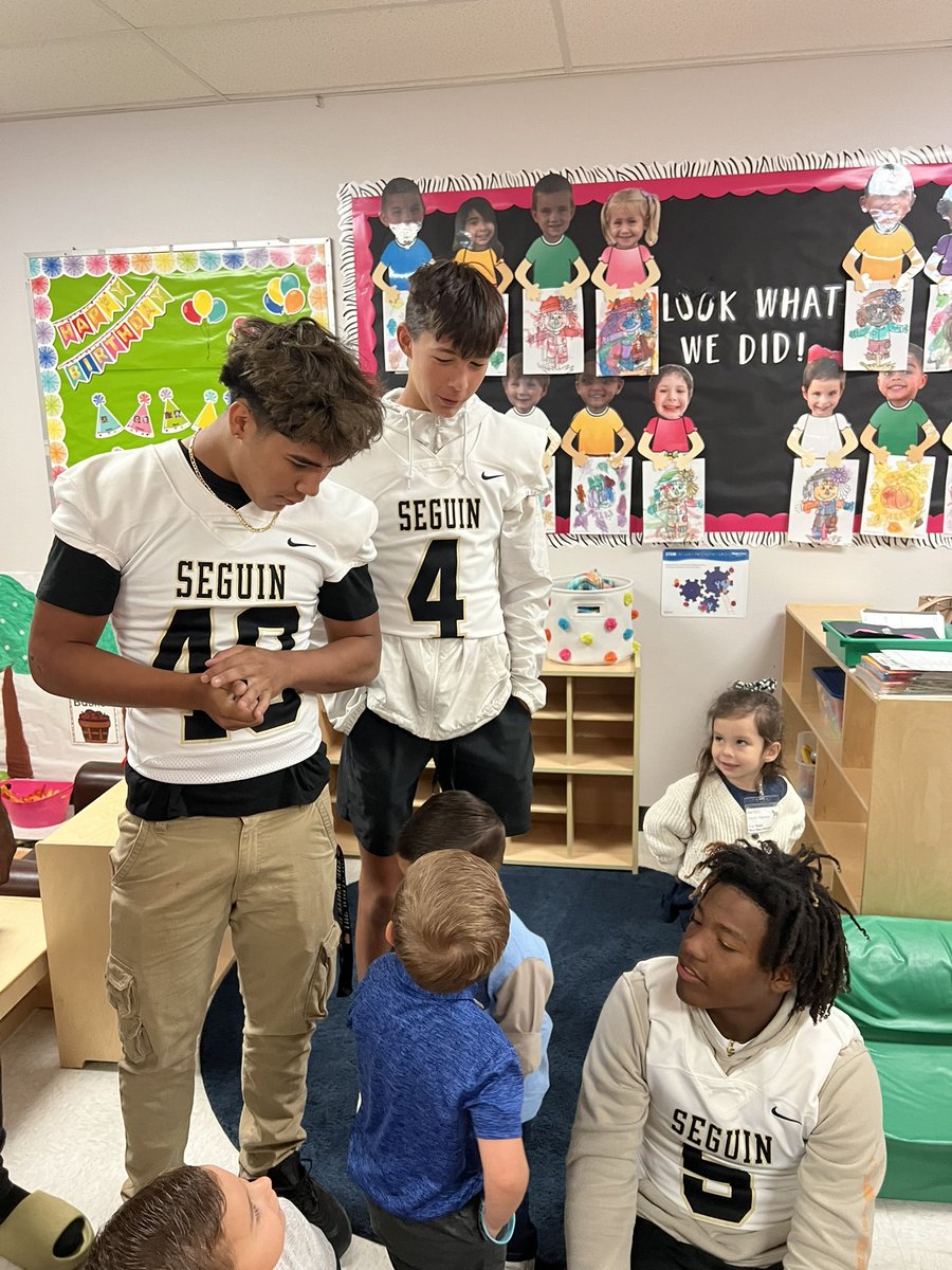 MatadorSTRONG's tweet photo. @debra_reiley @Jakyarii2 @Ball_ECC @Seguin_Football @SeguinHSTx @SeguinISD 100% agree! Best day ever. So sweet to see how amazed the kids were &amp; how happy it made the “big kids” 🙏🥹 thank y’all for having us. Now! Time to get our ⚔️SWORDS UP⚔️ https://t.co/PEKRBvoxLh