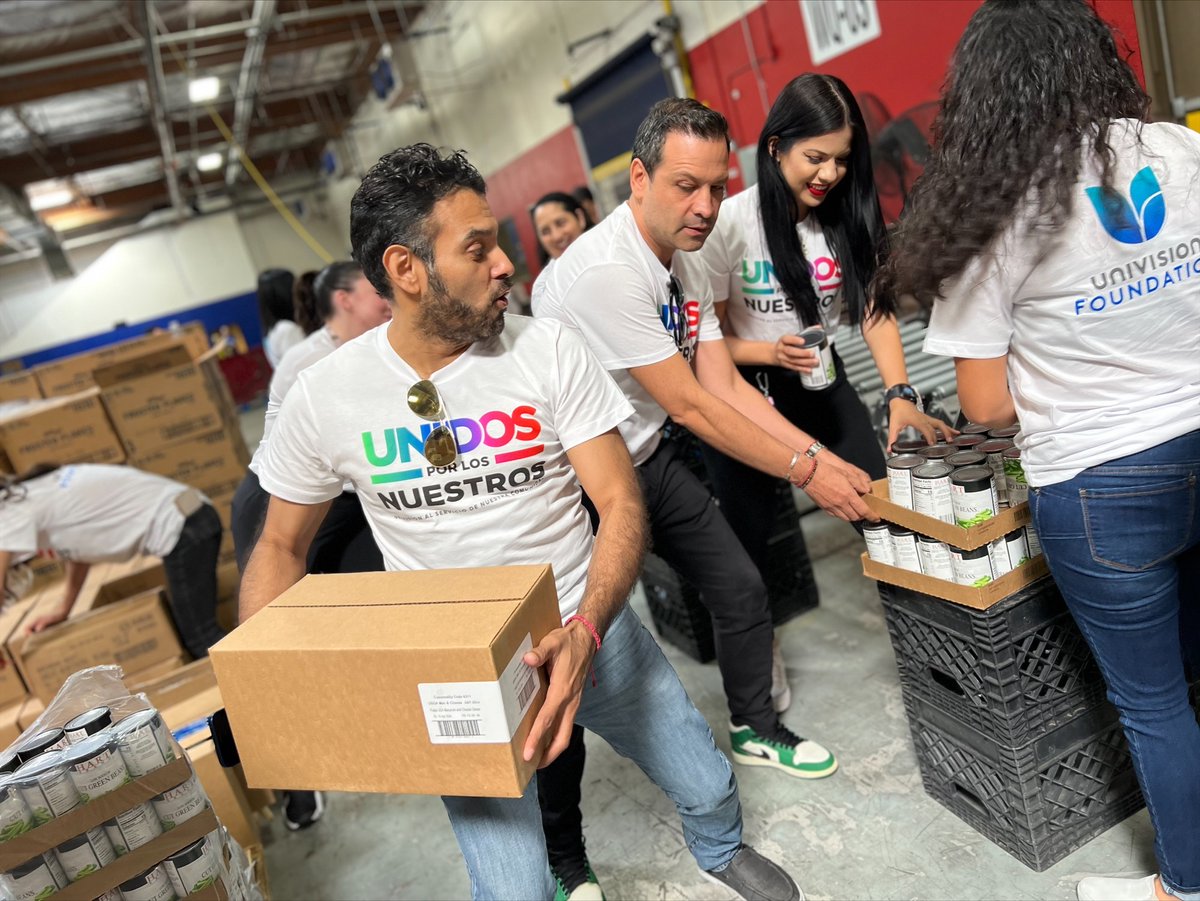 PoRtAvOz's tweet photo. El 47% de todos los hogares hispanos con niños en Estados Unidos han reportado inseguridad alimentaria. Para poder erradicar este problema necesitamos la ayuda de todos. Por eso nos unimos hoy a @StMarysFoodBank #UnidosPorLosNuestros #UnivisionFoundation https://t.co/zB9i5vMGvr