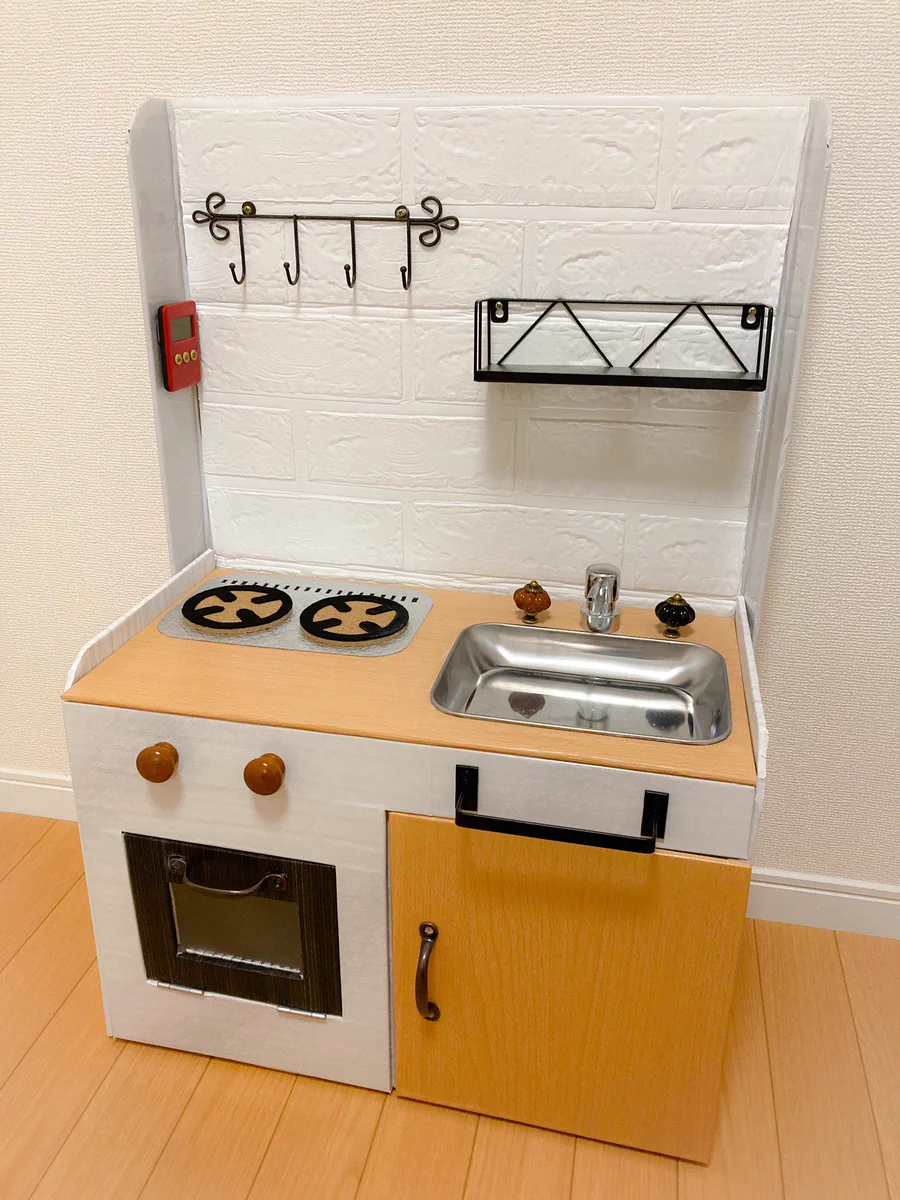 クオリティが高すぎる！我が子のために作った、ダンボールキッチン。