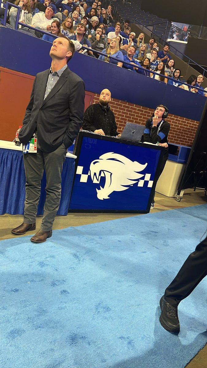 KentuckyRedCup's tweet photo. @DrewFranklinKSR It’s the 🐐 @DjWarrenPEACE https://t.co/XPxlwneFvW