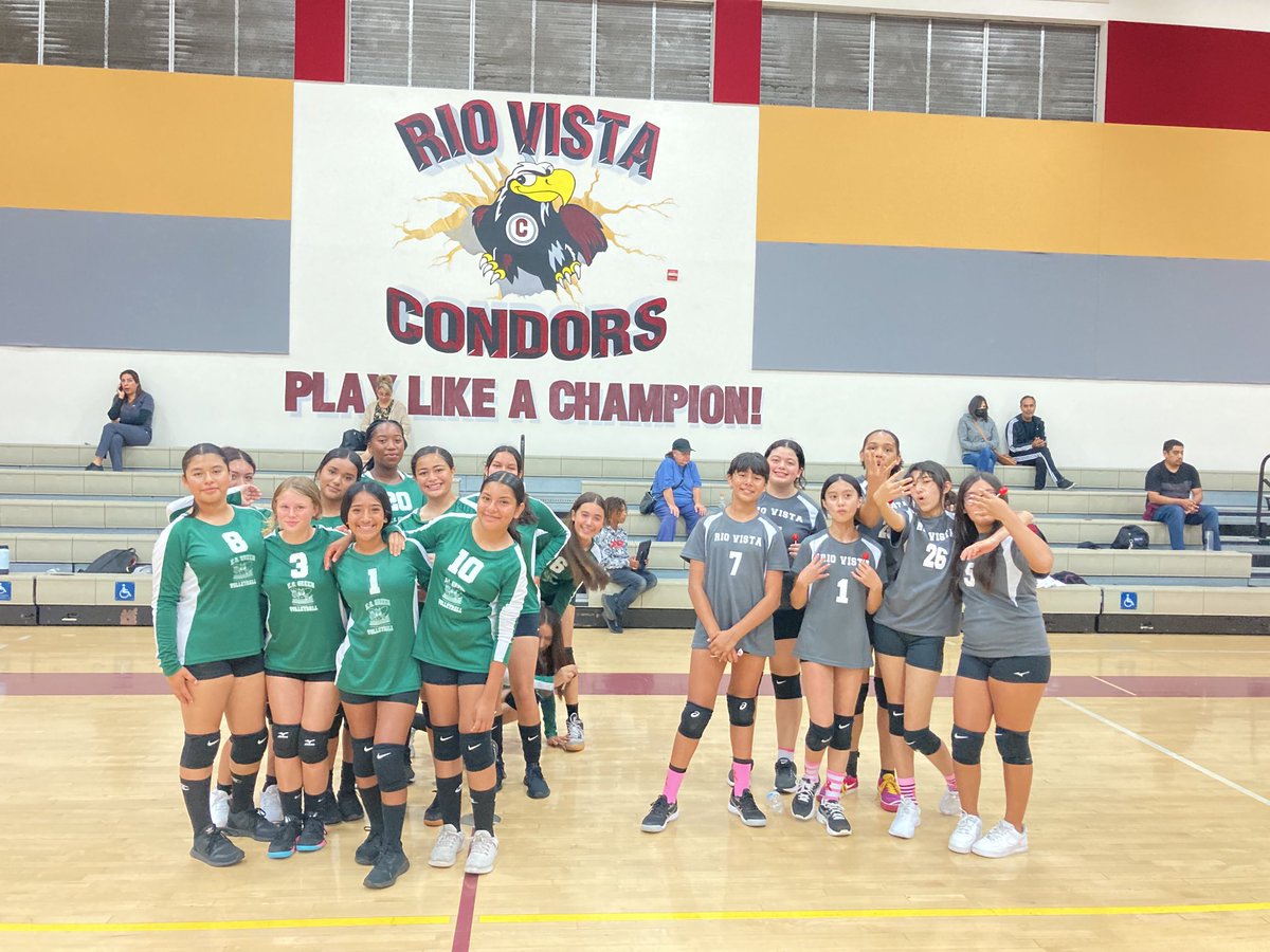 Thank you EO Green for coming out to scrimmage us! It was a great match, but Rio Vista came out on top 2 sets to 1. Great job ladies!! ⁦@RioSDLive⁩ ⁦@RioVistaMS⁩ ⁦@Egray19⁩