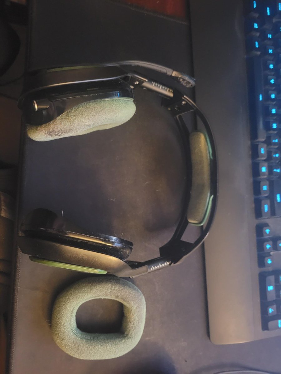 duffminster's tweet photo. It was a good 6 years with this set of @ASTROGaming A40's https://t.co/CwtZcGwuDm