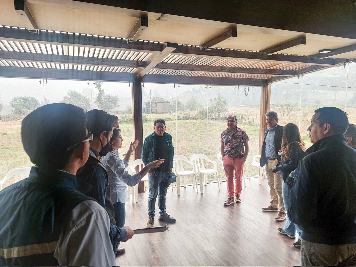 🤝🏼 💡 #GESTIÓN | Nuestro Alcalde junto al Presidente Ejecutivo de la @centrosur_ec, realizaron un recorrido en el Complejo Arqueológico de Chobshi, a fin de implementar obras de servicio eléctrico en el sitio.
<a href="/tomebamba/">La Voz del Tomebamba</a> <a href="/complicefm/">Cómplice FM</a> <a href="/_REDInformativa/">RED Informativa</a> <a href="/elmercurioec/">Diario El Mercurio</a>