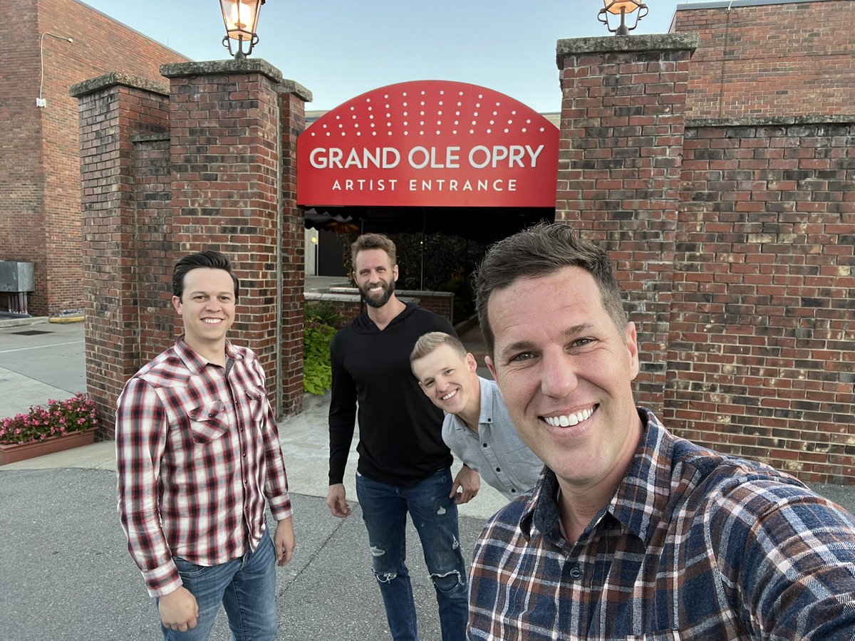 Thank you @DaileyVincent for showing us the @opry tonight. We’ve had a great time.