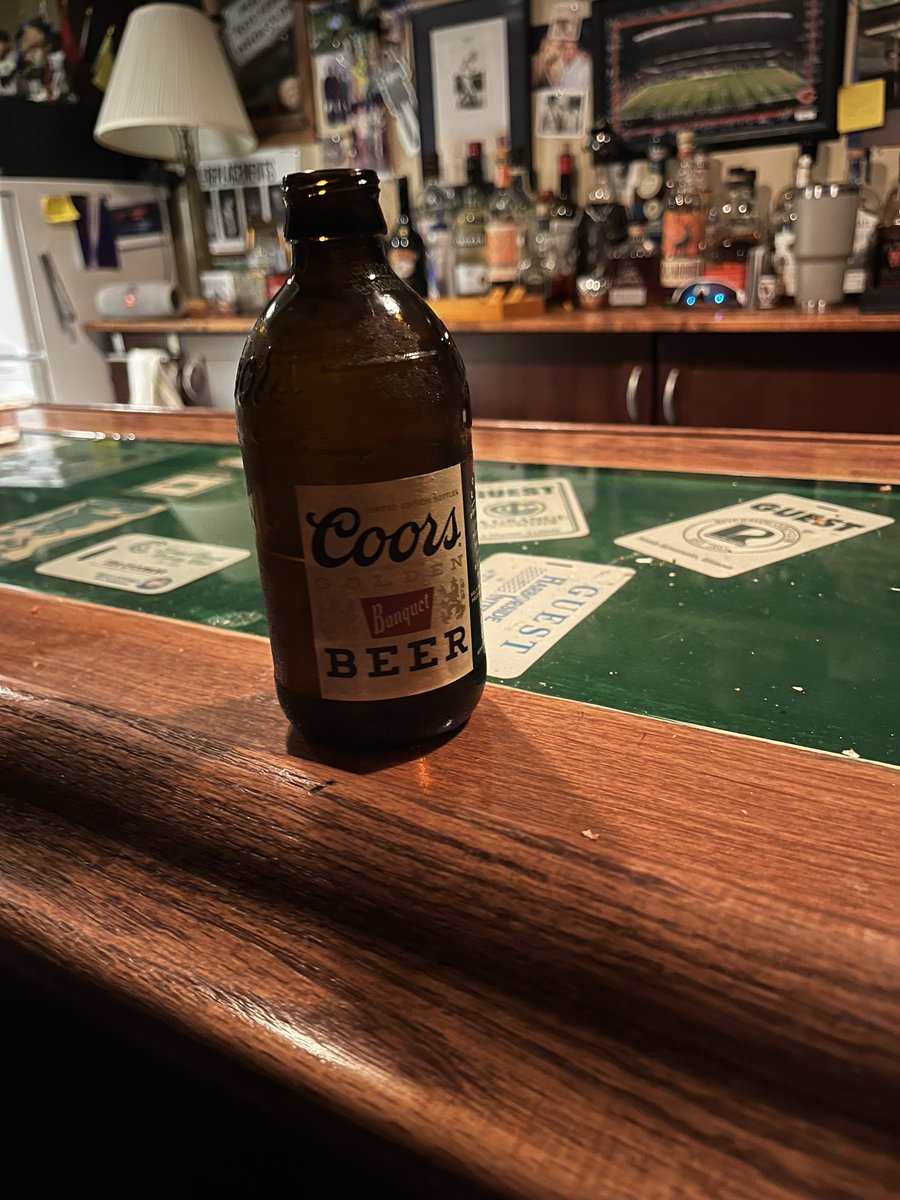 toc1358's tweet photo. @ArchTwohey @chicagobars 149 years and counting #yellowjackets from Golden at undisclosed suburban location. https://t.co/jT31KHMlLY