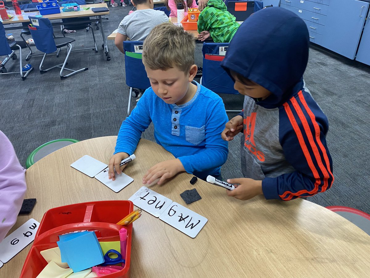 MrsCappelenKCSD's tweet photo. Working on decoding real AND nonsense words by breaking them down into syllables ✏️🥰 https://t.co/0AeoD63I8k