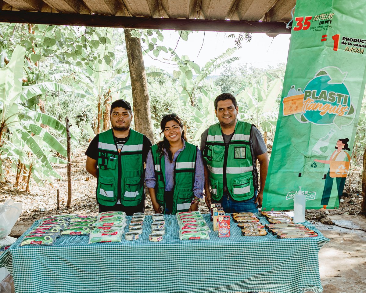 IlseMNolasco's tweet photo. Seguimos en nuestra ruta verde, en la ruta del plastitianguis
Hoy nuestra sede fue la col. La Soledad, donde también se dieron cita los vecinos de la Central de Maquinaria, beneficiando a + de 20 familias y recolectando 30kg de PET.
Agradecemos a la fam. Ramírez por el apoyo. https://t.co/sXvZoHxz7D