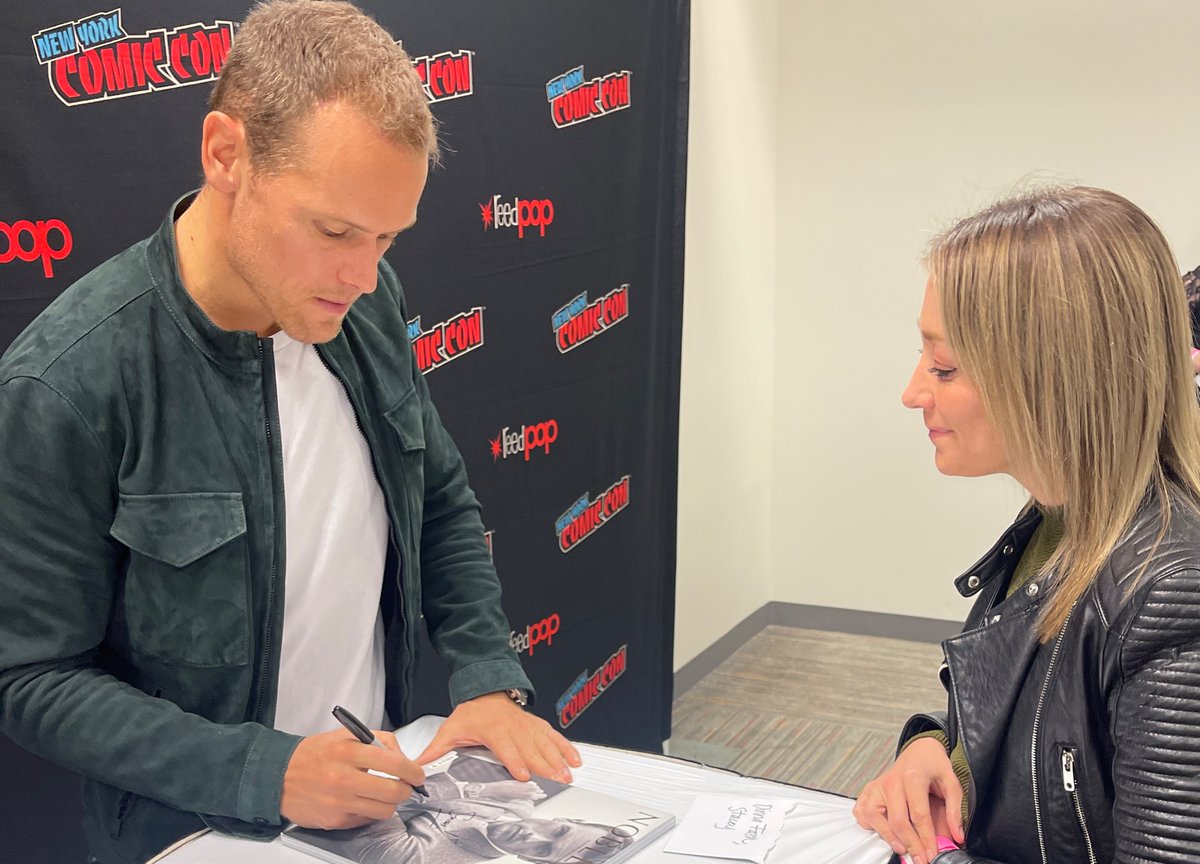 I met @SamHeughan at #NYCC22 ! THE best experience! Thoughts on my brief interaction: Sam is uncommonly kind, In the moment, incredibly respectful, wickedly funny & liked my leather jacket which led me to forget how to speak. What’d I miss? Shout out to you #SamHeughan #NYCC2022