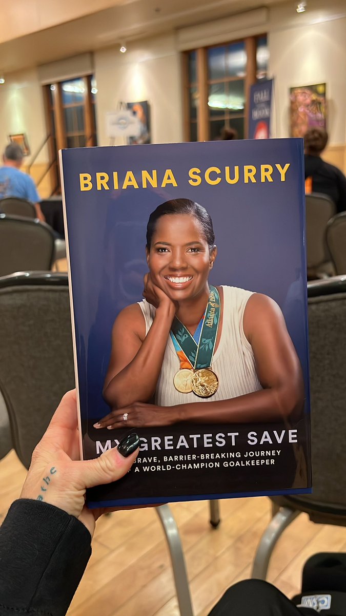 Makoski22's tweet photo. @AlyssaWhitehe and I really enjoyed hearing @BriScurry story tonight at @CityofFairfaxVA #FallForTheBook
I grew up being inspired by her, got to play against her w/ LA Sol in inaugural WPS game vs Freedom, & we share a similar story with our concussion treatment and recovery https://t.co/5WyogI4x8c