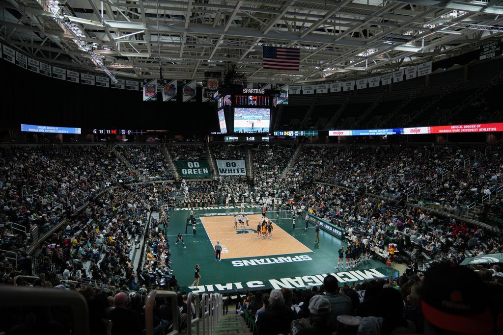 It’s official! With 7,326 fans in attendance tonight we’ve set a program attendance record to break the previous record of 6,838 set in 2016!

#GoGreen | #SetTheStandard