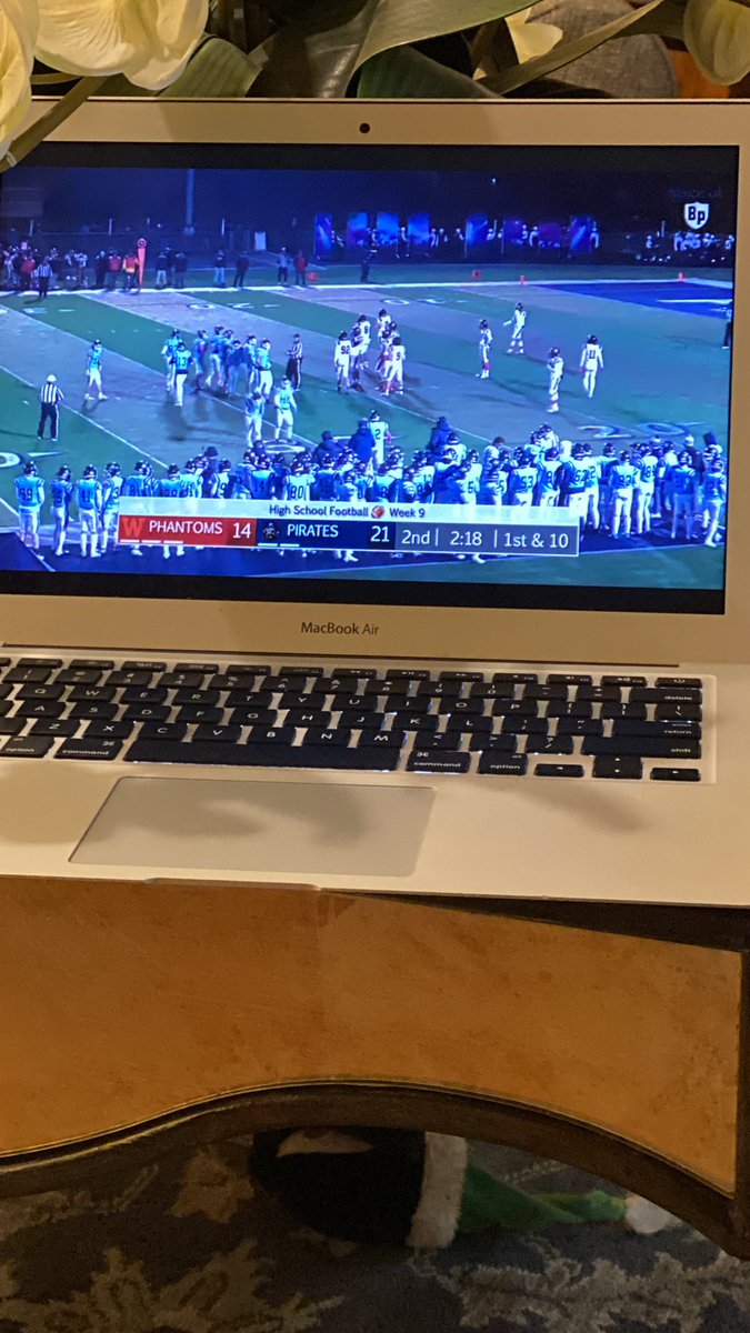 KimShefchik's tweet photo. @VoiceofBP I tried to stay to watch but kiddo was βcoldβ #warmerinside hotdogs were good at the @BP_Wrestling pregame event!#gopirates @BayPortFootbal1 https://t.co/16R4Gr375S