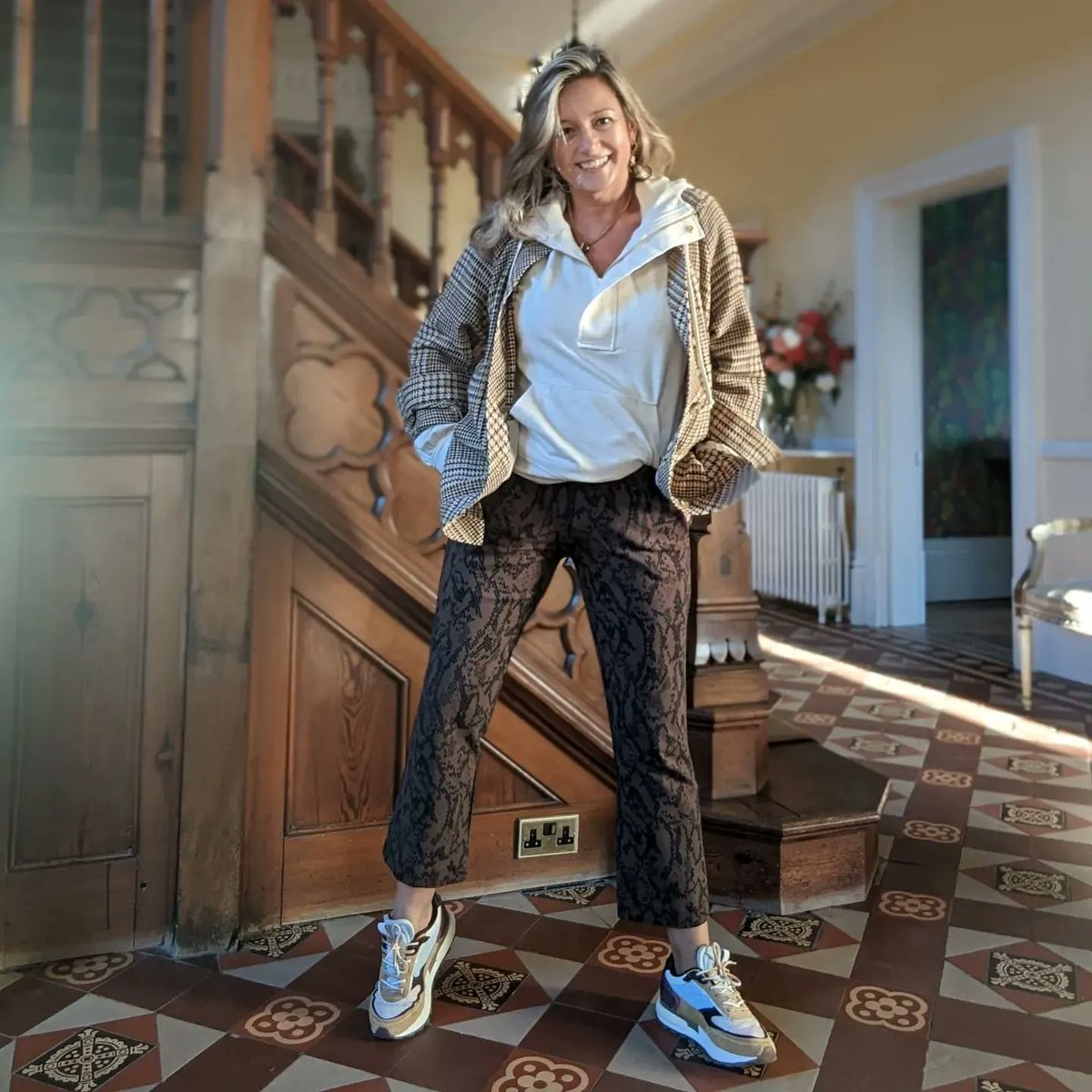 cabiclothing's tweet photo. Fall calls for shacket season. Layer up in our Yorkshire Shacket like our cabi Stylists for perfect fall style. https://t.co/v16ExowYe4
