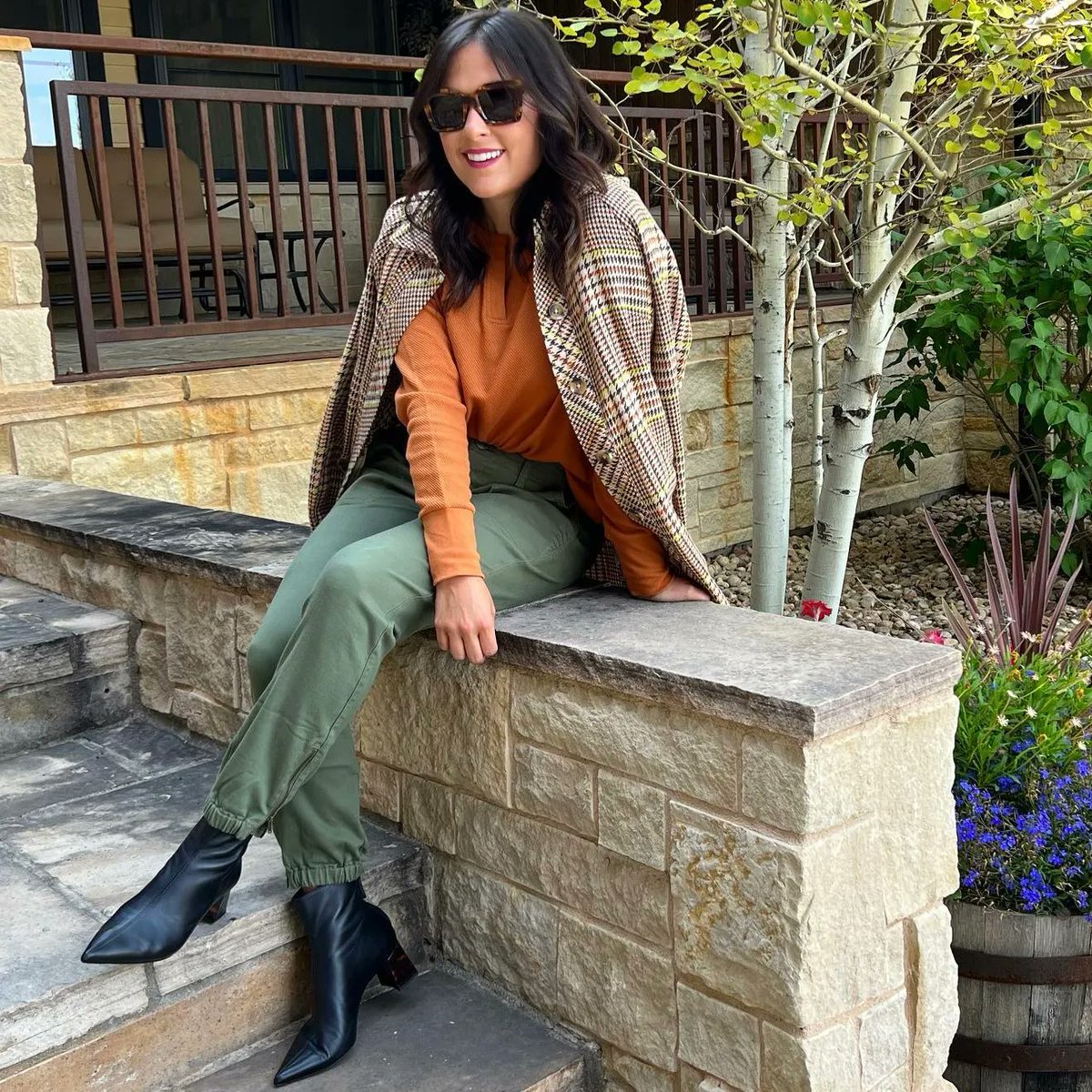 cabiclothing's tweet photo. Fall calls for shacket season. Layer up in our Yorkshire Shacket like our cabi Stylists for perfect fall style. https://t.co/v16ExowYe4