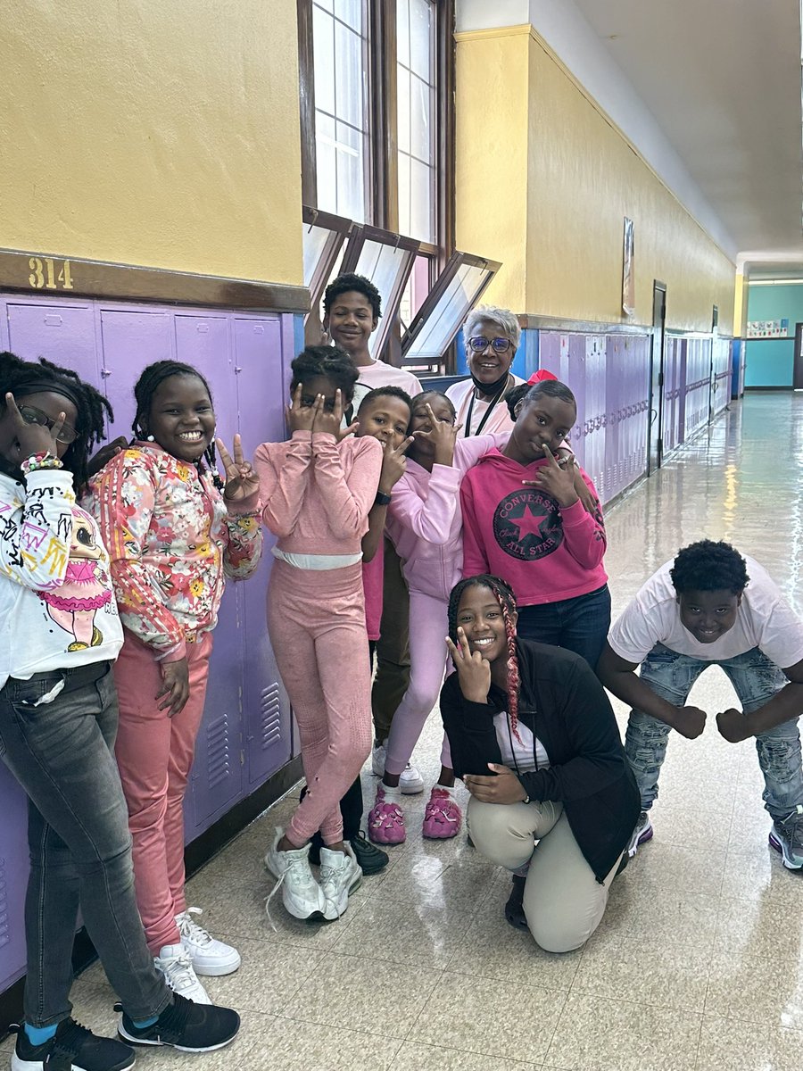 TDpcsd's tweet photo. Today our staff and students supported Breast Cancer by wearing PINK 💗. @TDpcsd https://t.co/Figqh6xqFm