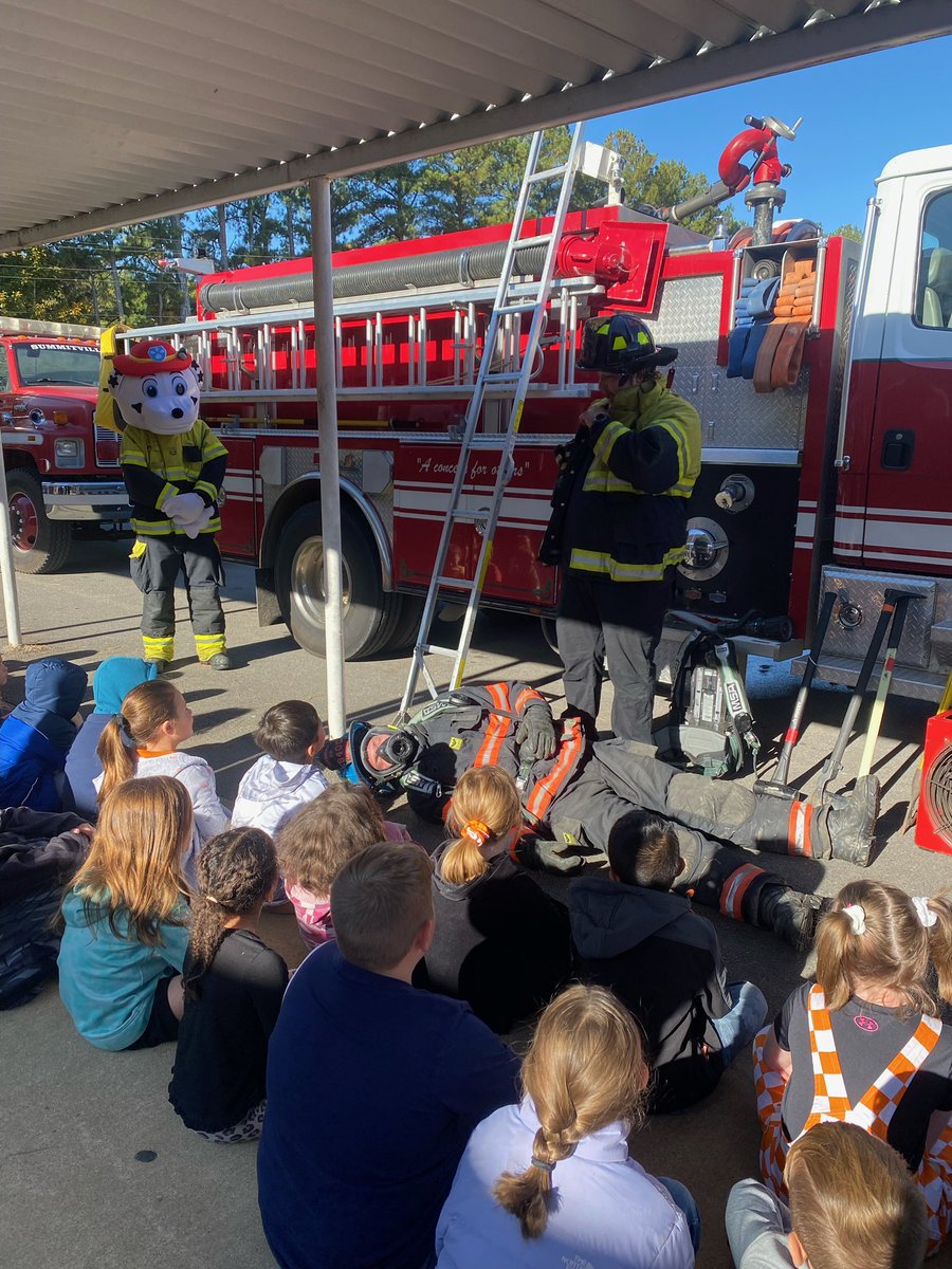 eceswarriors's tweet photo. Our littles learning about fire safety https://t.co/T6vxpiyXSO