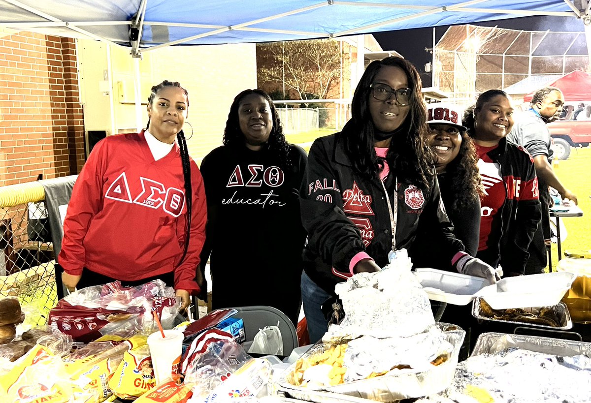 AlumnaeChapter's tweet photo. Fall fundraising event 🔺🐘 https://t.co/PBTH2SimGQ