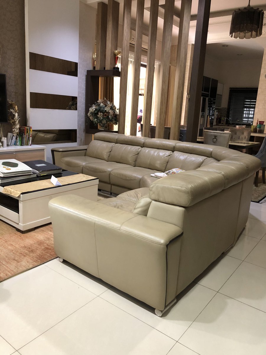 TheAdzain's tweet photo. Ada sesapa nk beli sofa?
Size L-Shape 6 seater.
Half leather atas, half PU Leather bawah. Harga asal RM6.5k
NAK LETGO RM1k ONLY.
Location Bangi.
Selfpickup. https://t.co/ER4flV1V7V