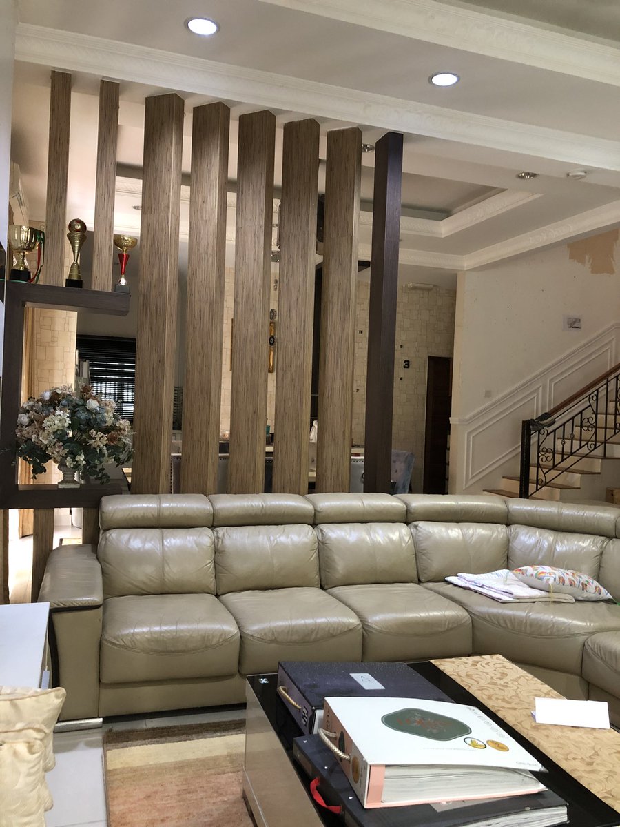 TheAdzain's tweet photo. Ada sesapa nk beli sofa?
Size L-Shape 6 seater.
Half leather atas, half PU Leather bawah. Harga asal RM6.5k
NAK LETGO RM1k ONLY.
Location Bangi.
Selfpickup. https://t.co/ER4flV1V7V