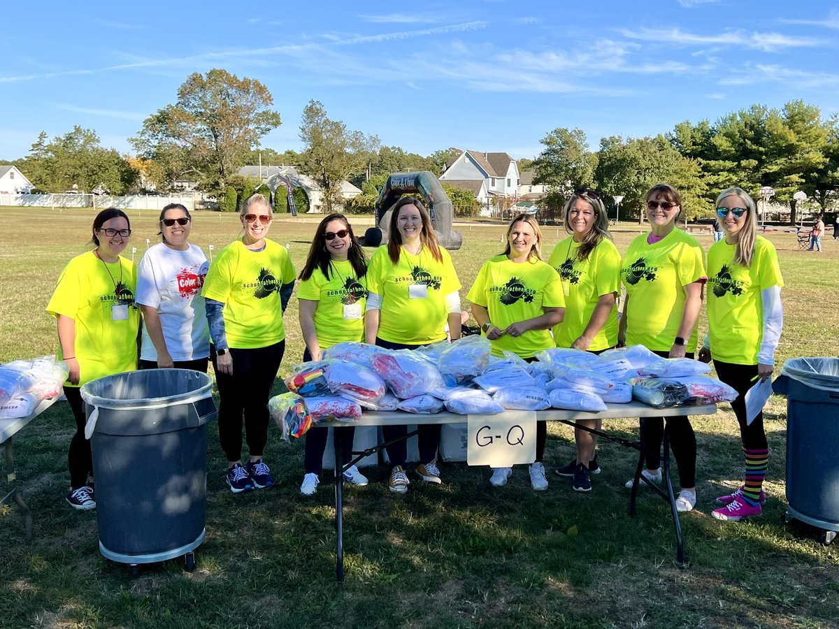 FRSPrincipal's tweet photo. Thank you to Mrs. Van De Water, Mrs. Spicher, the entire FRS PTA Executive Board, and our parent and staff volunteers for an incredibly fun, first ever, Color-A-Thon! A great community event that brought students, parents, and staff together for FUN! #Laceypop #Colorathon https://t.co/XCtTO8rjD7